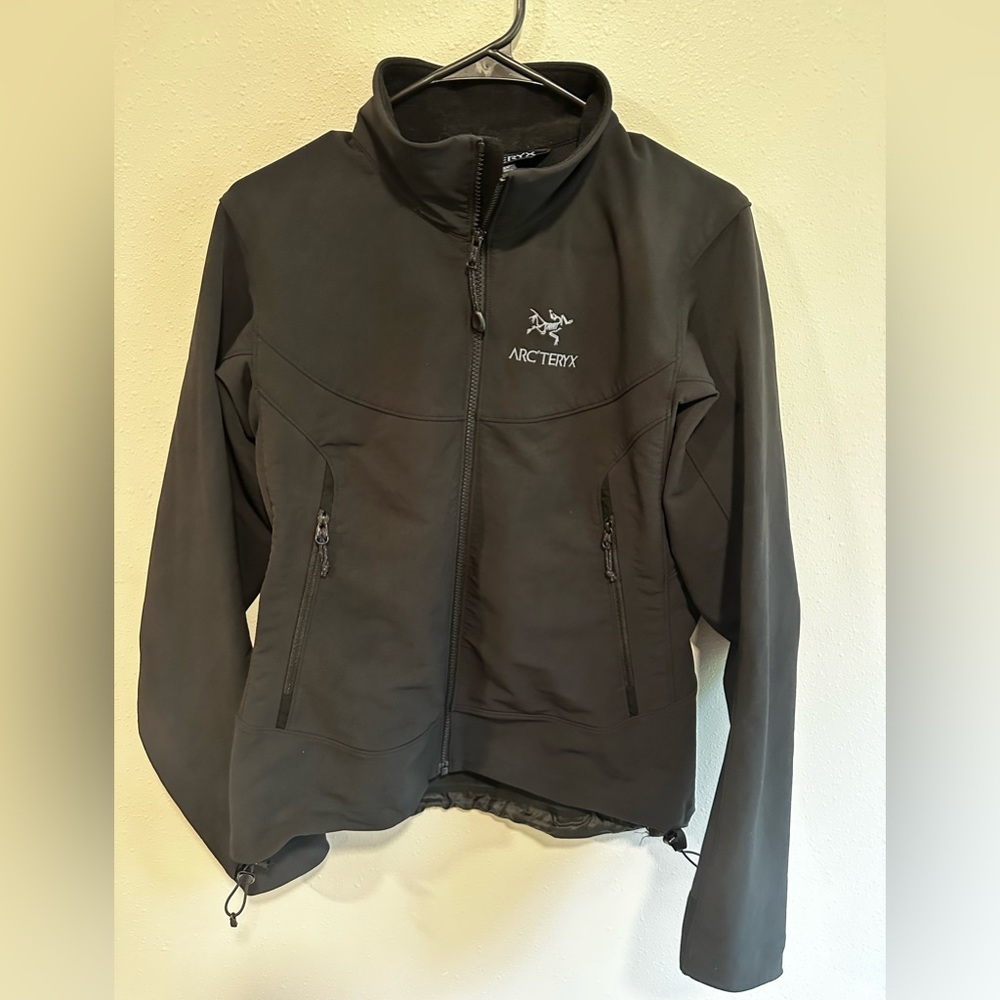 Arc’Teryx women’s jacket Size Med